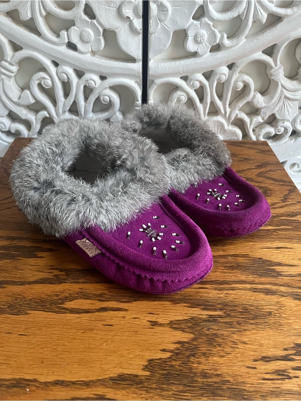 Laurentian Chief Canada Rabbit Fur Suede Beaded Moccasin Slippers Women’s 6